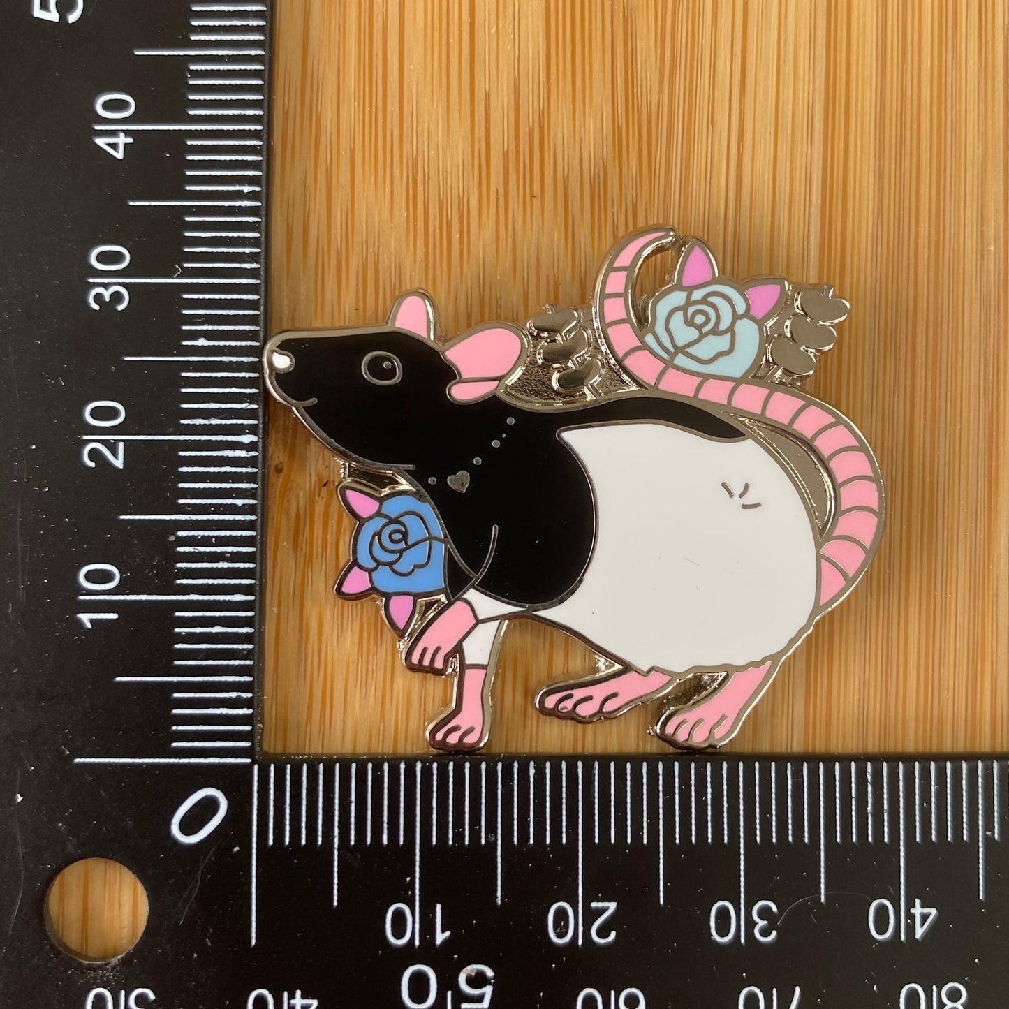 Flower Hooded Rat Needle Minder