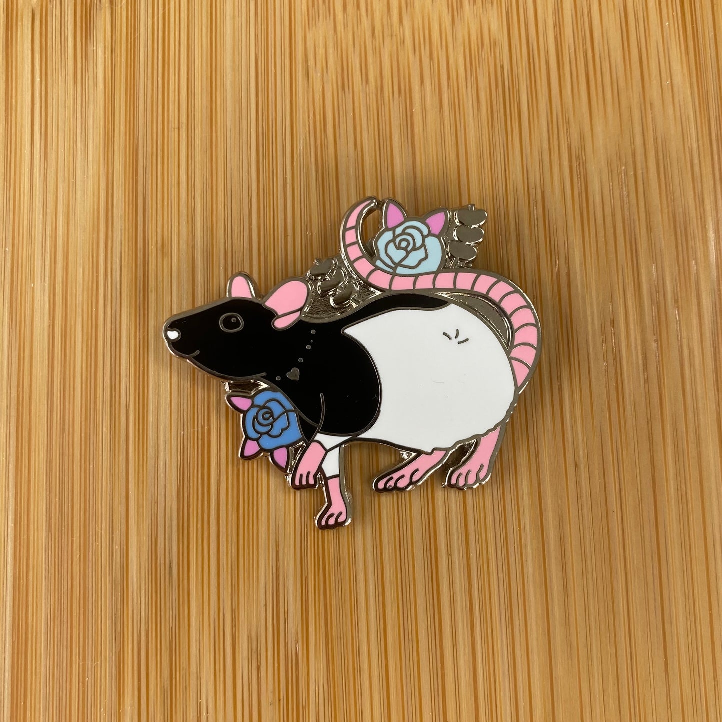 Flower Hooded Rat Needle Minder