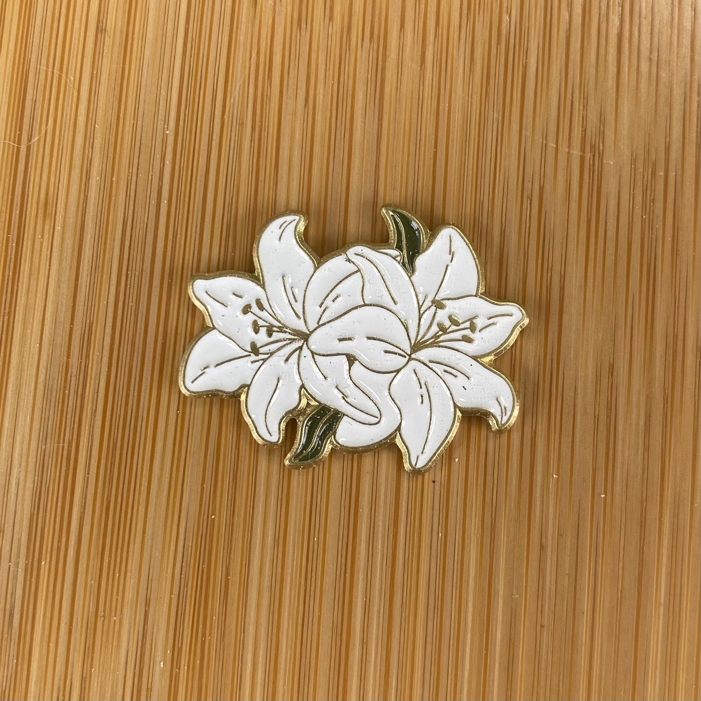 White Lily Flower Needle Minder