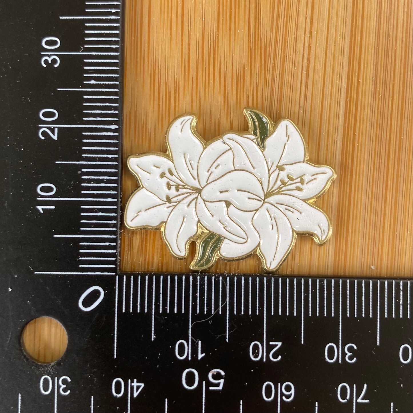 White Lily Flower Needle Minder