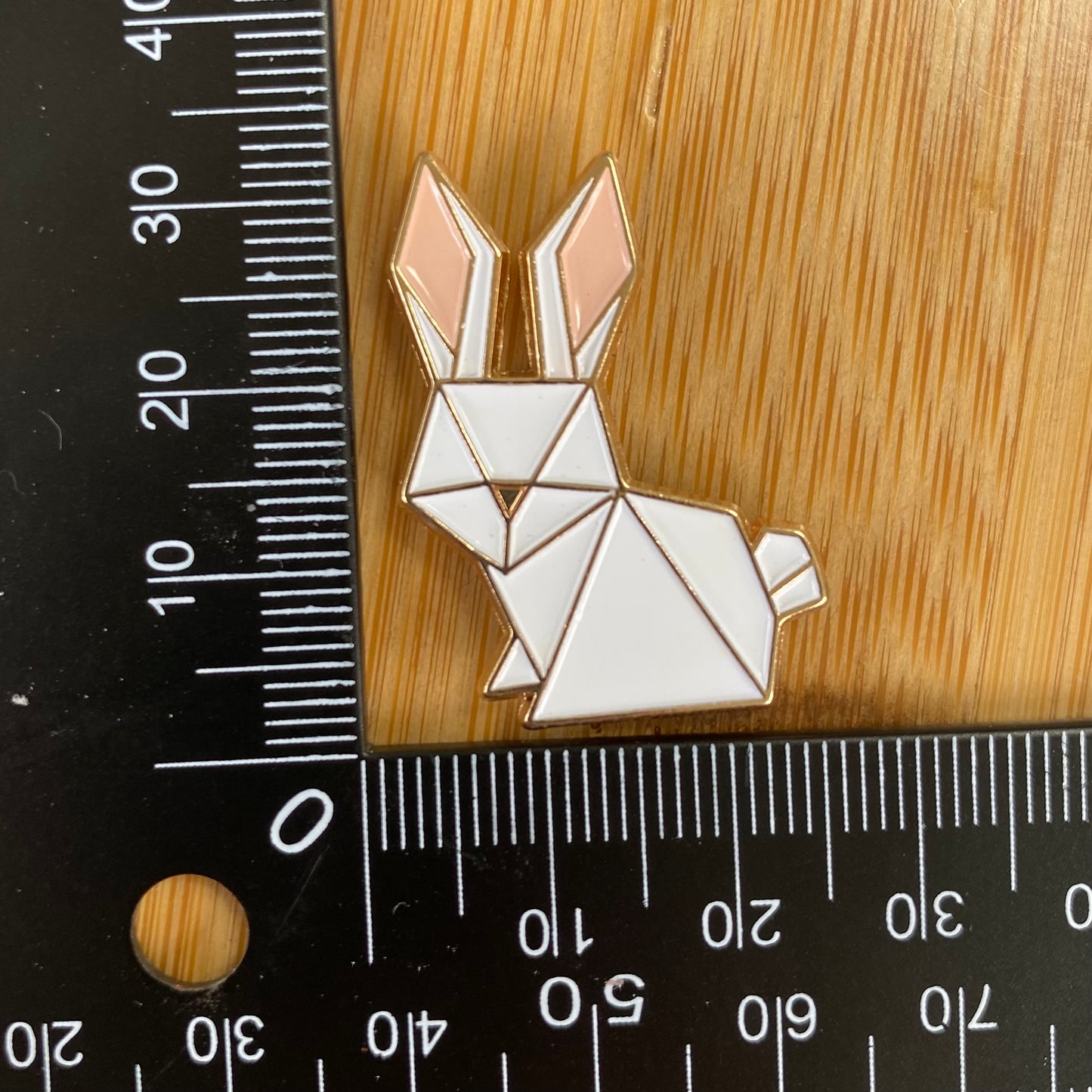 Geometric Rabbit Needle Minder