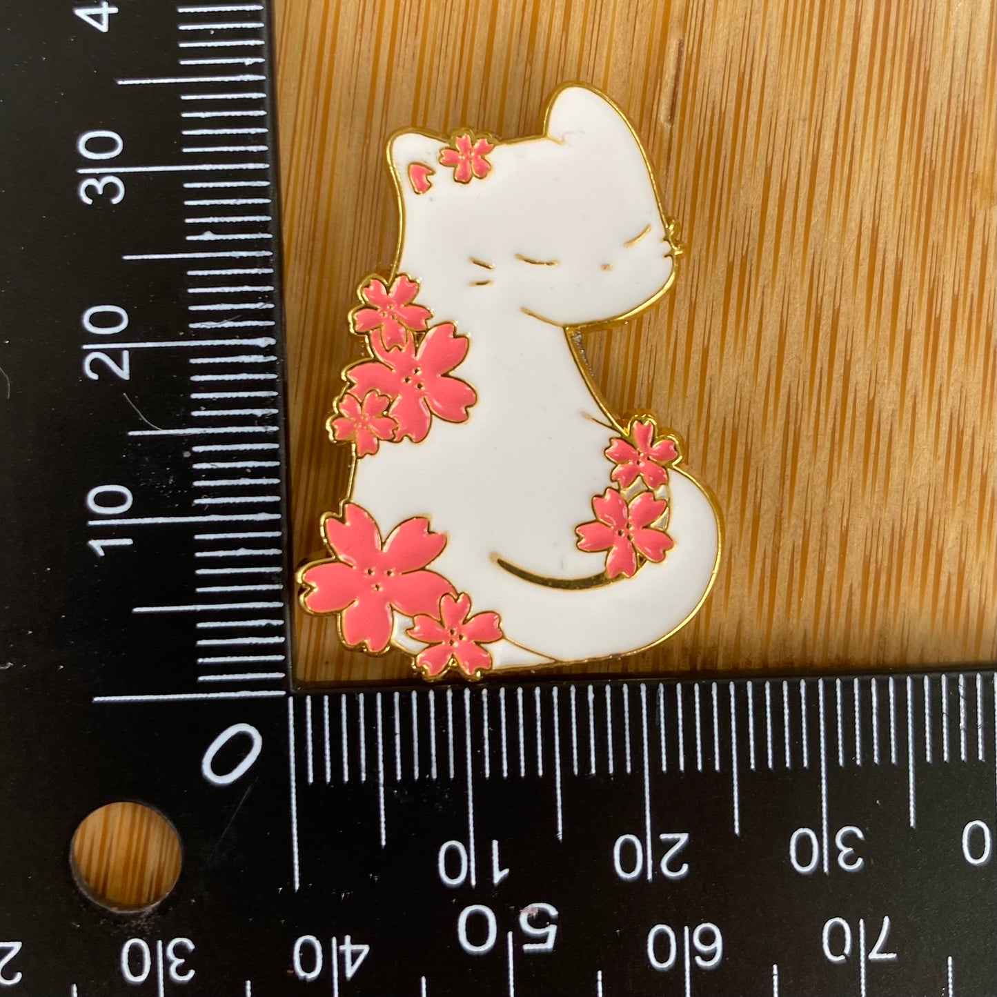 White Cat Needle Minder