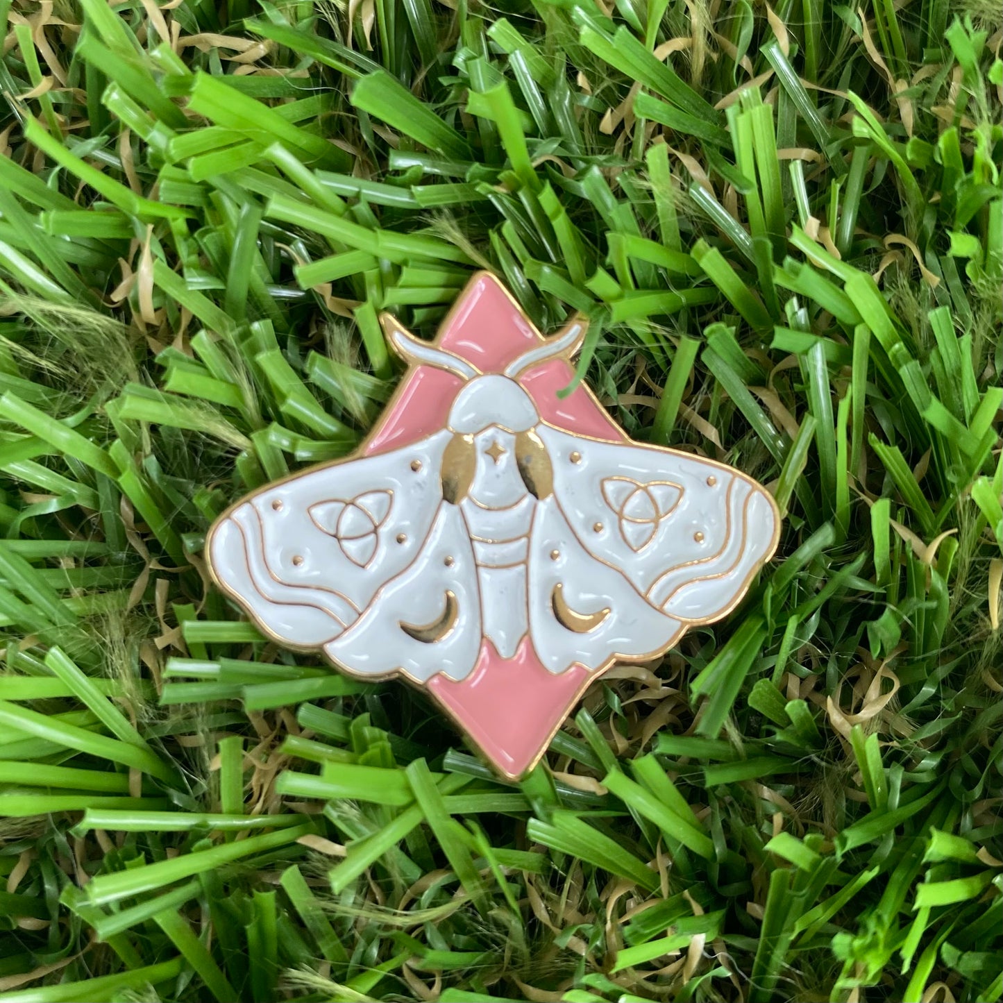 Pink & White Moth Needle Minder