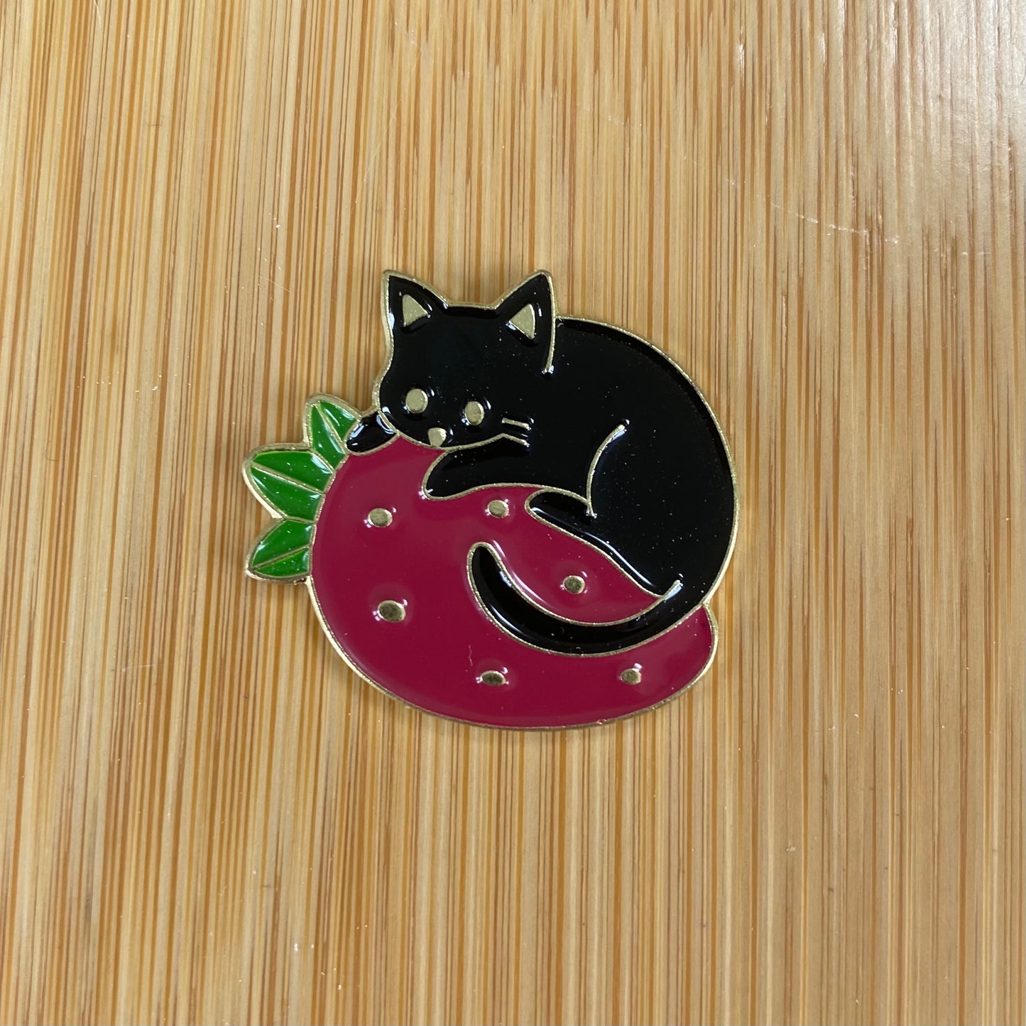 Gold Strawberry Cat Needle Minder