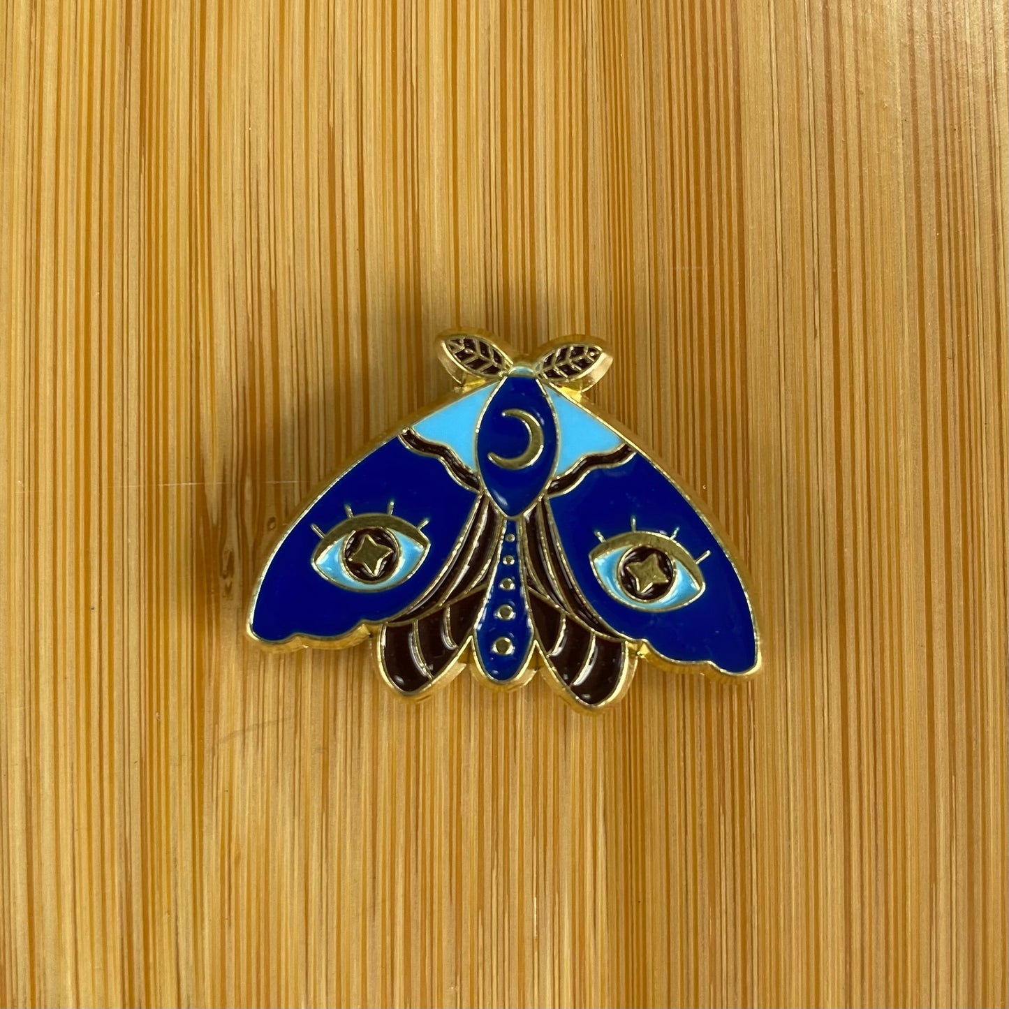 Blue Eye Moth Needle Minder