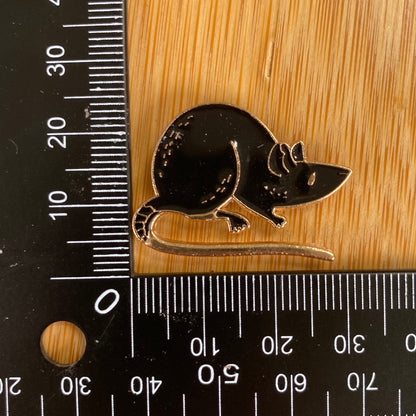 Black Rat Needle Minder