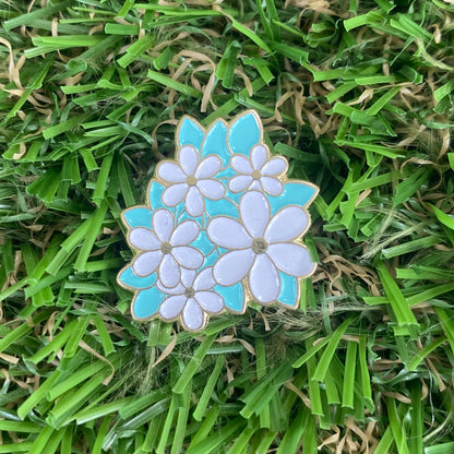 White & Turquoise Flower Needle Minder