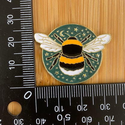 Starry Bee Needle Minder