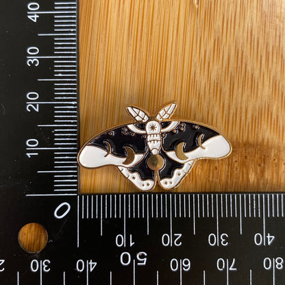 Black & White Moon Moth Needle Minder