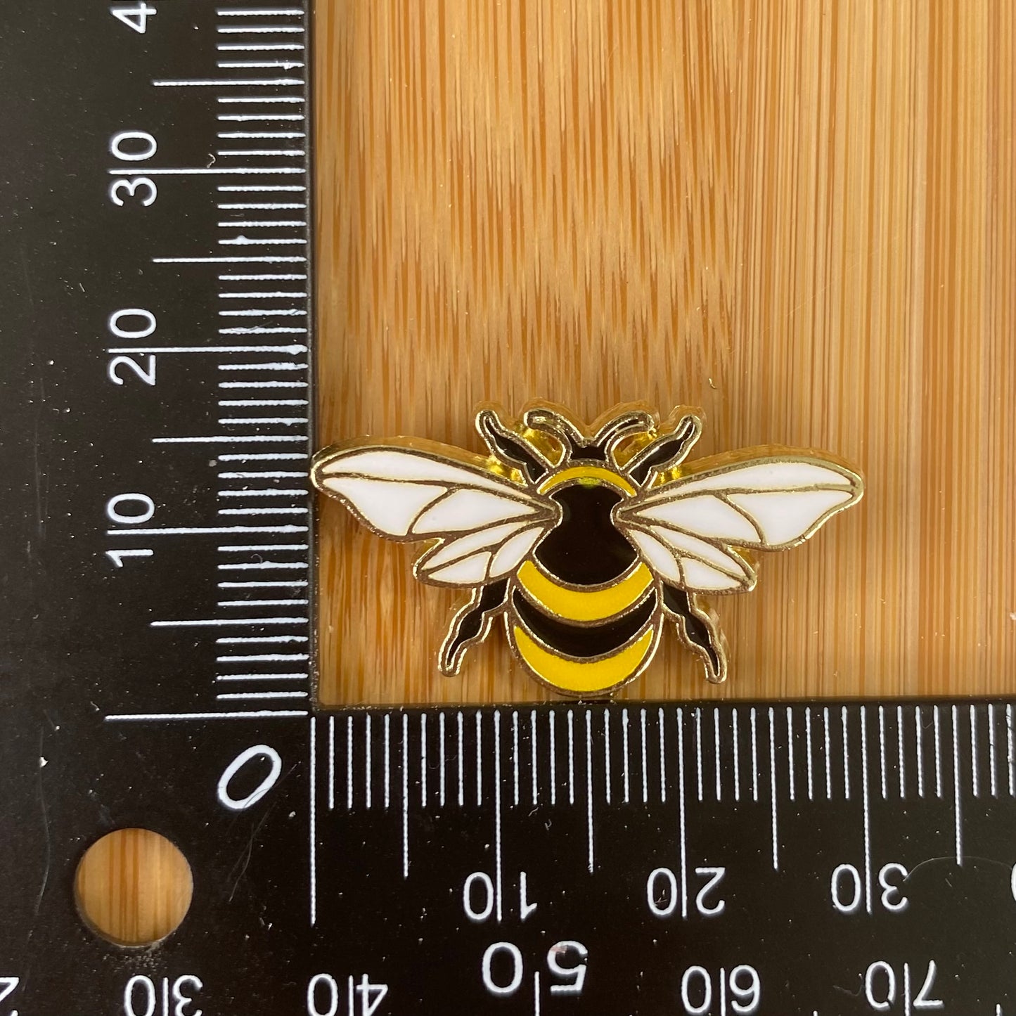 Bumble Bee Needle Minder