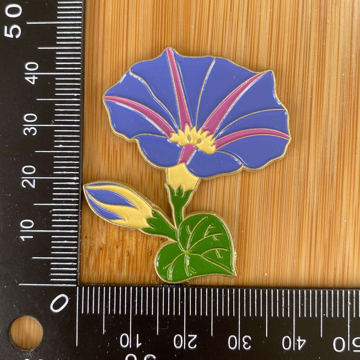 Large Purple Flower Needle Minder