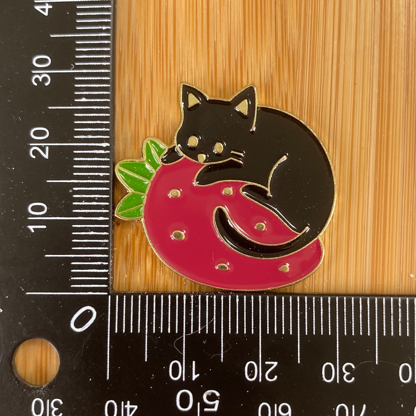 Gold Strawberry Cat Needle Minder