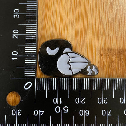 Sleepy Crow Needle Minder