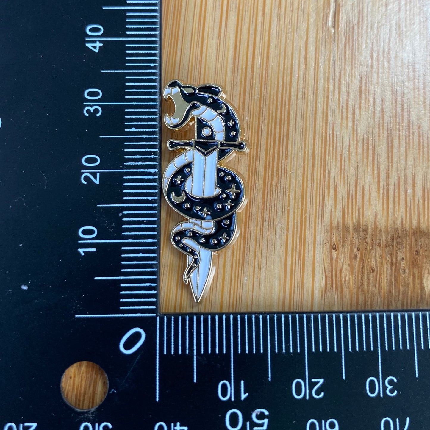 Sword Snake Needle Minder