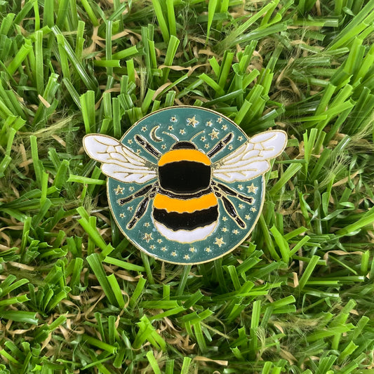 Starry Bee Needle Minder