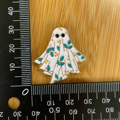 Green Foliage Ghost Needle Minder