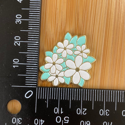 White & Turquoise Flower Needle Minder