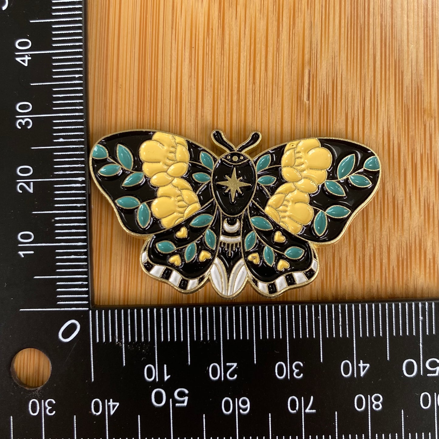 Yellow & Green Flower Moth Needle Minder