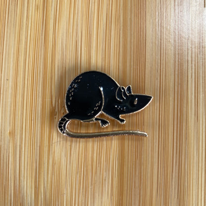 Black Rat Needle Minder