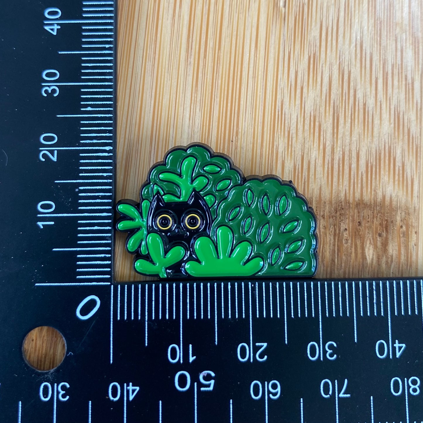 Cat & Bush Needle Minder