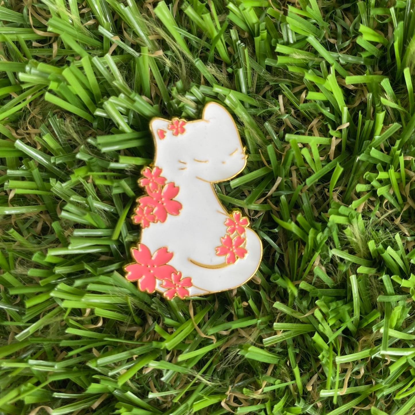 White Cat Needle Minder