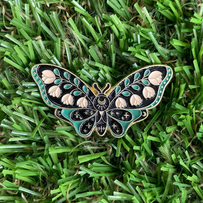 Green & White Flower Moth Needle Minder