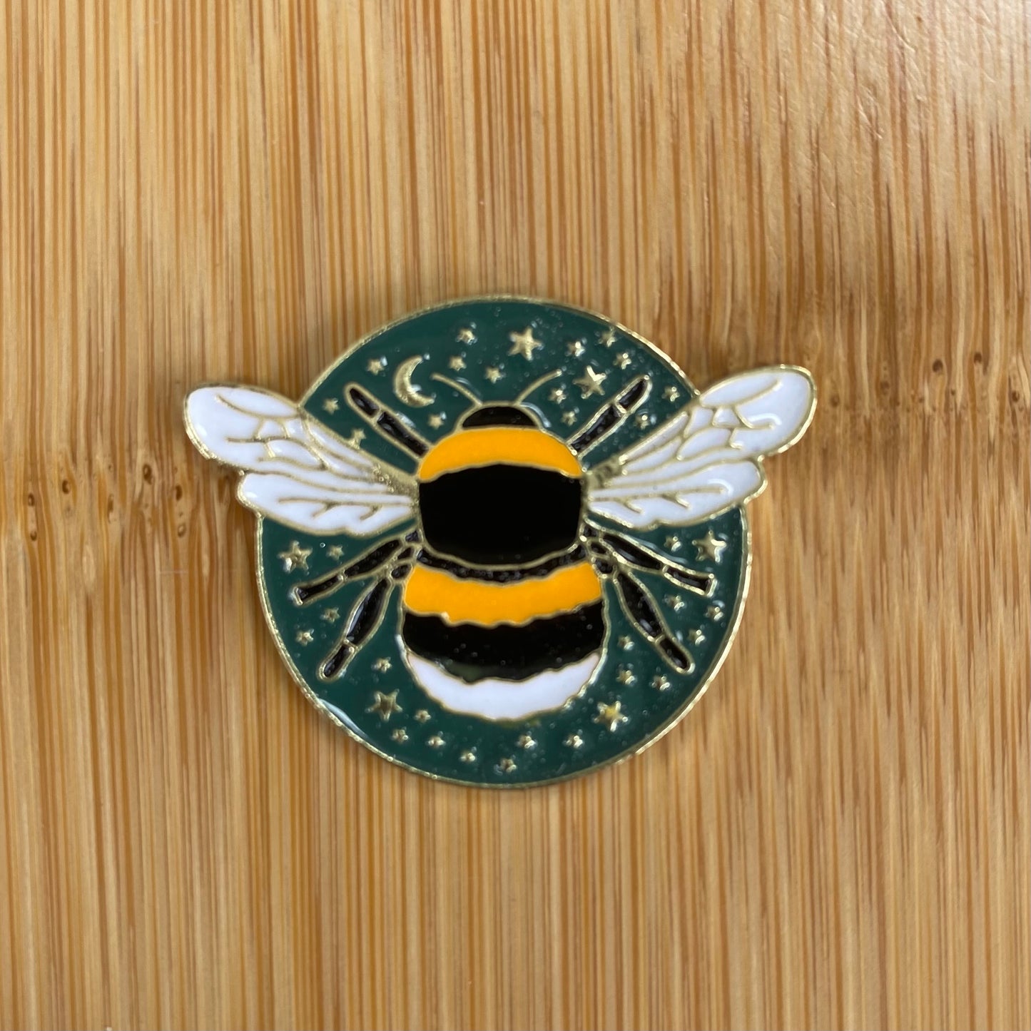 Starry Bee Needle Minder